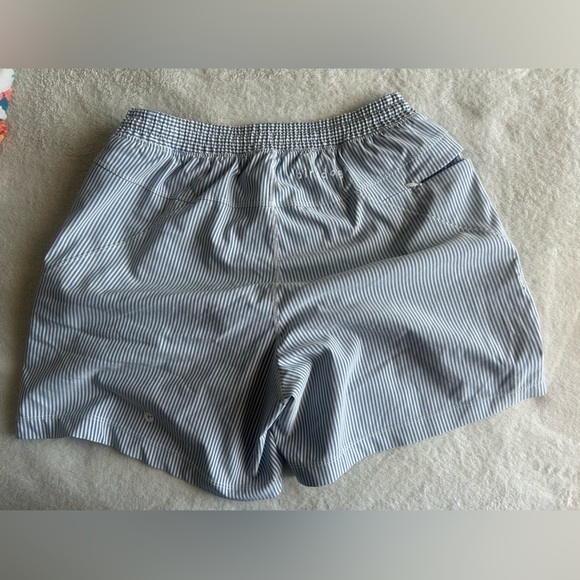 Shorts - Picture 2 of 3